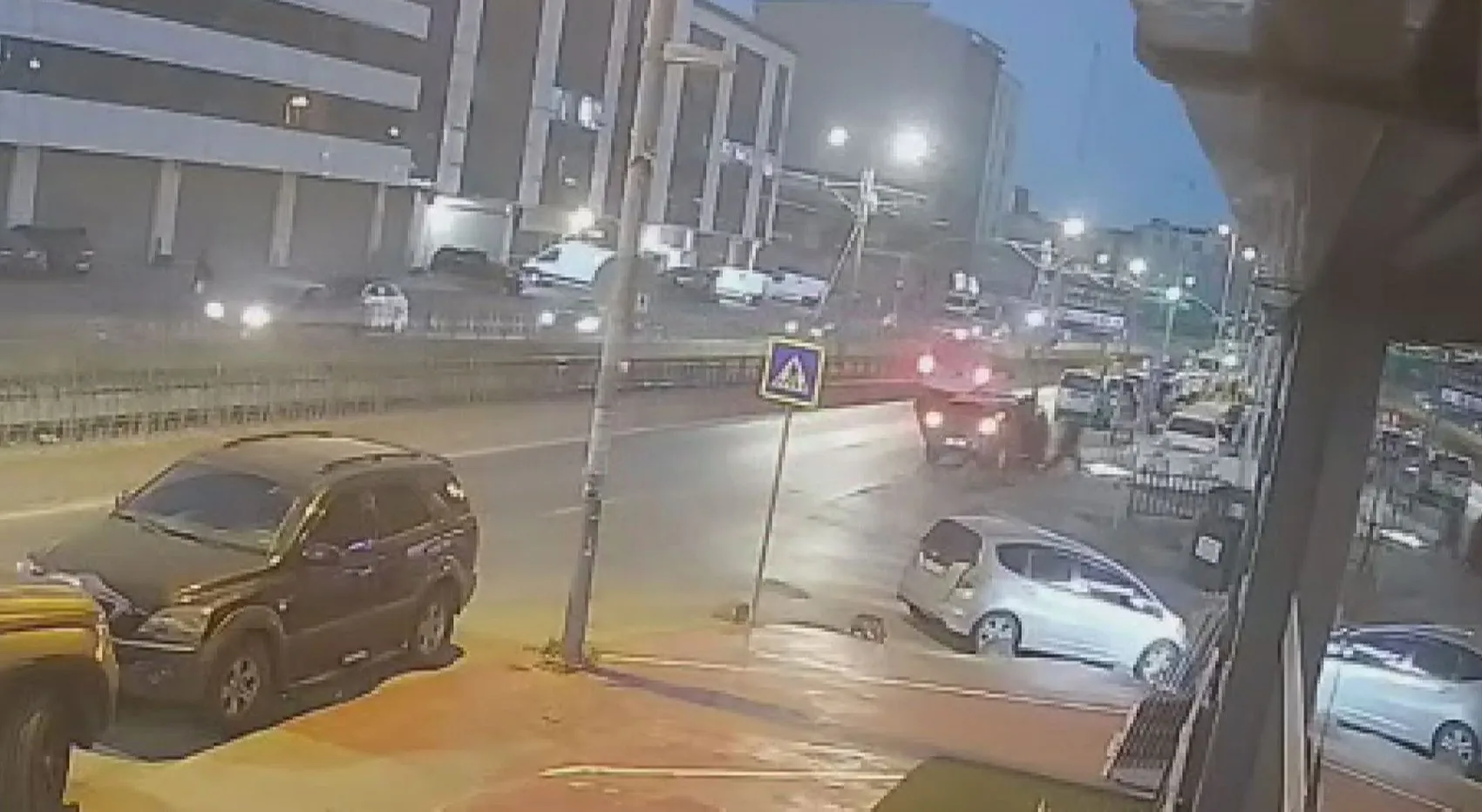 Sultangazi'de kaza sonrası otomobili bırakıp kaçtılar