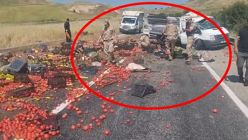Silvan yolunda kamyonet kazası ürünleri yola döktü