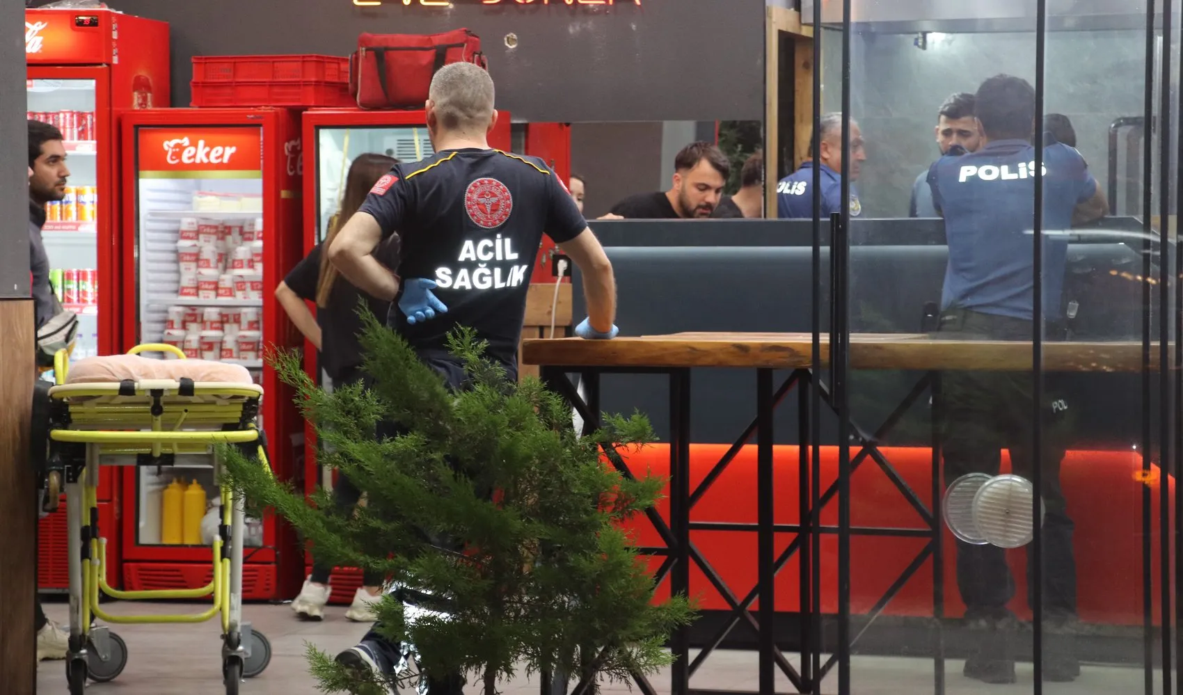 Kepez’de iş kazası Dönerci çalışanı asansörden düştü