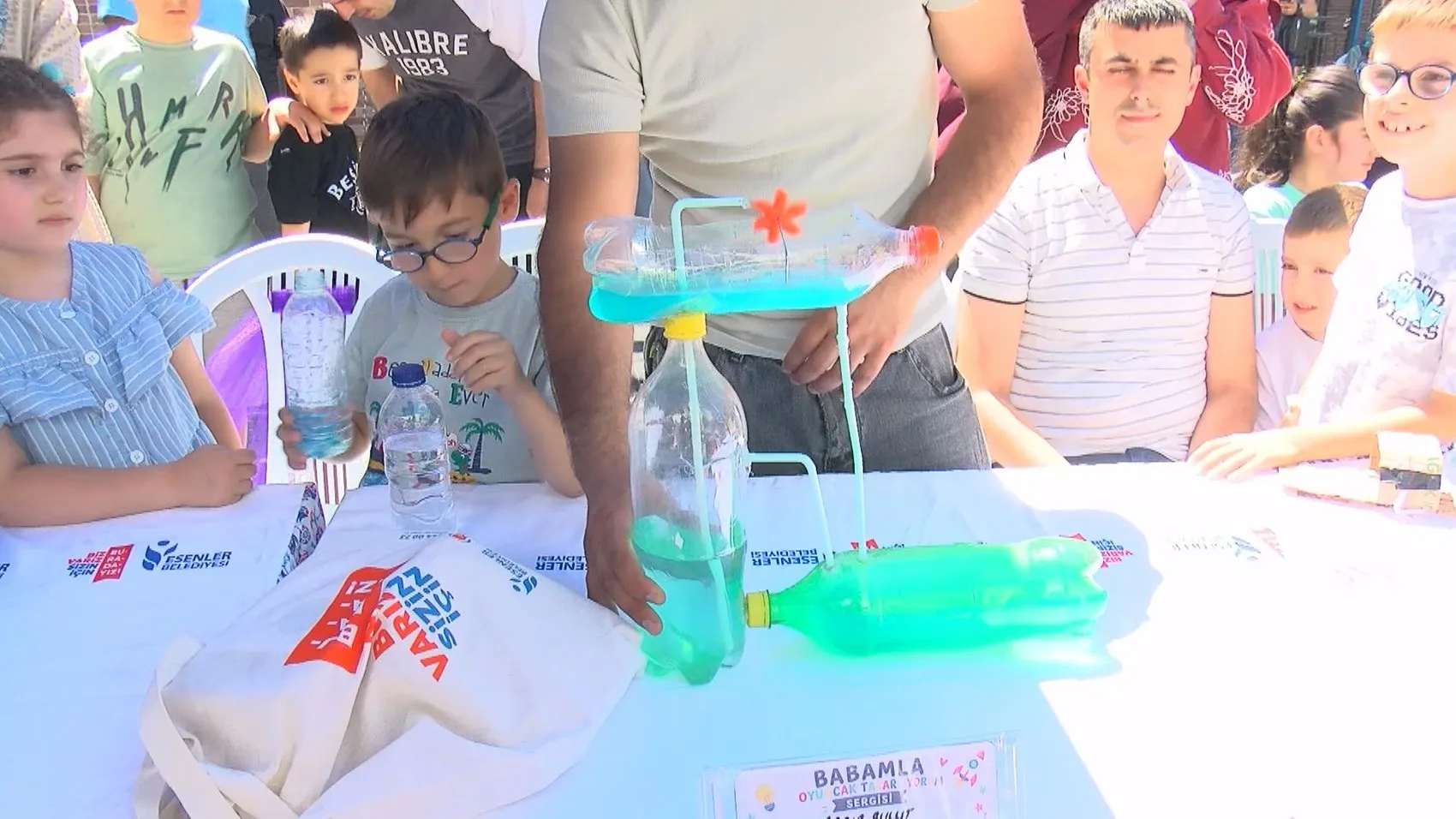 Esenler'de babalar ve çocuklar kendi oyuncaklarını üretti