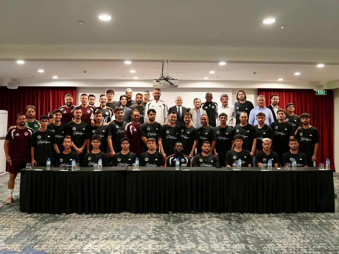 Mehmet Şimşek Bolu kampında futbolcularla bir araya geldi