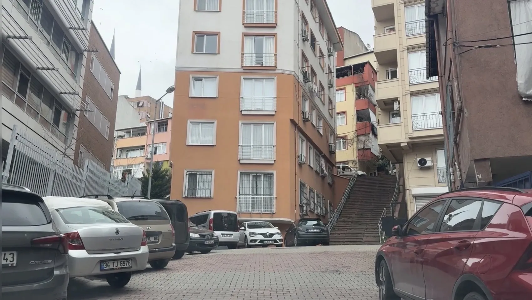 250 kilometre yol gidip 740 bin liralık altın çaldılar