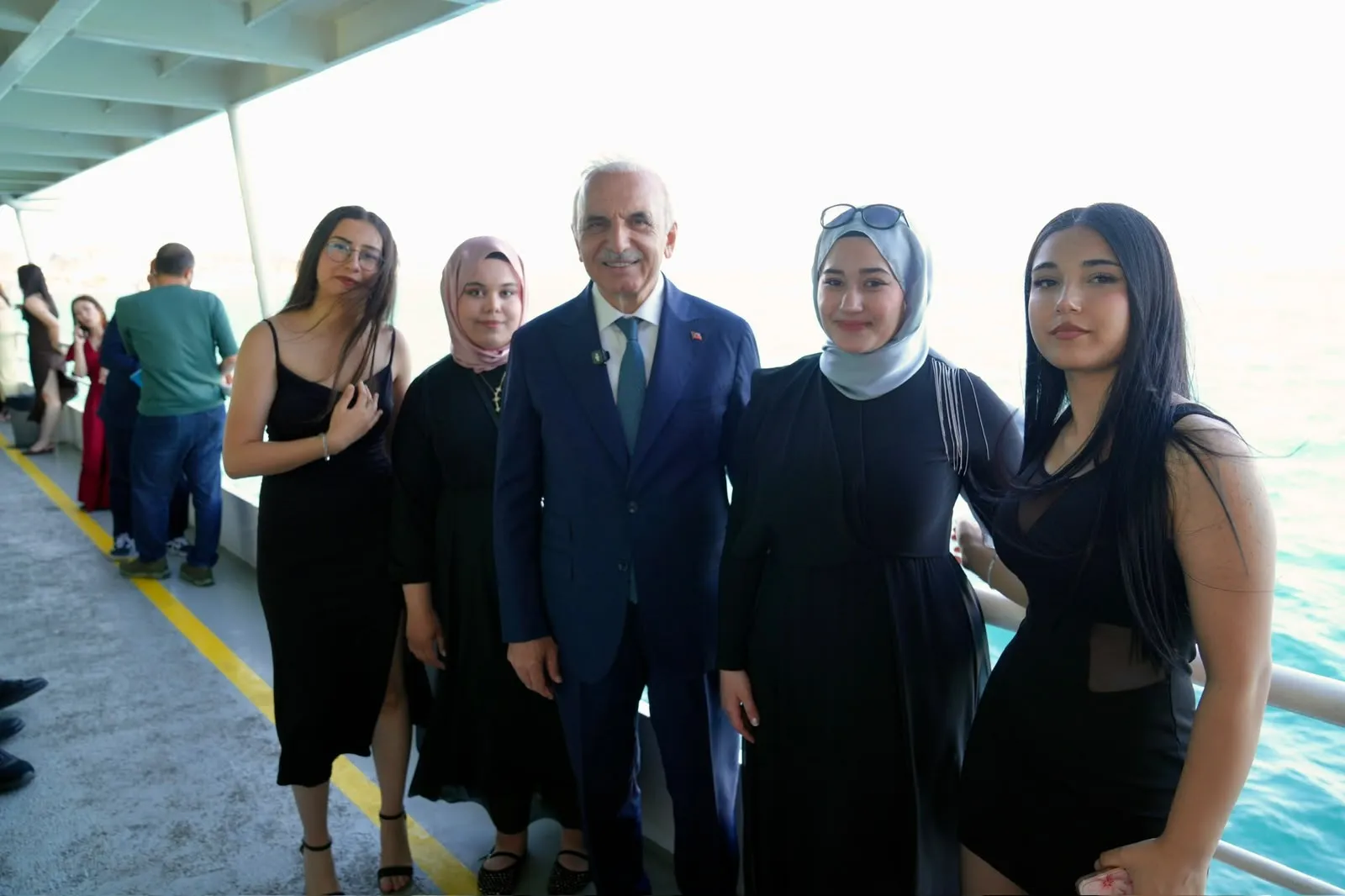 Ümraniyeli öğrencilere sınav öncesi Boğaz’da moral turu