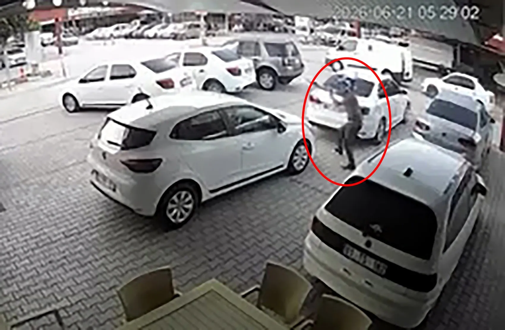 Adana'da galeriye motosikletli saldırı
