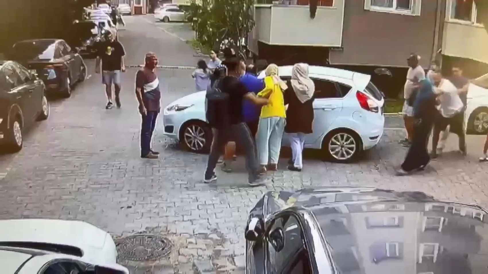 Çekmeköy’de basit bir trafik uyarısı aile kavgasına dönüştü