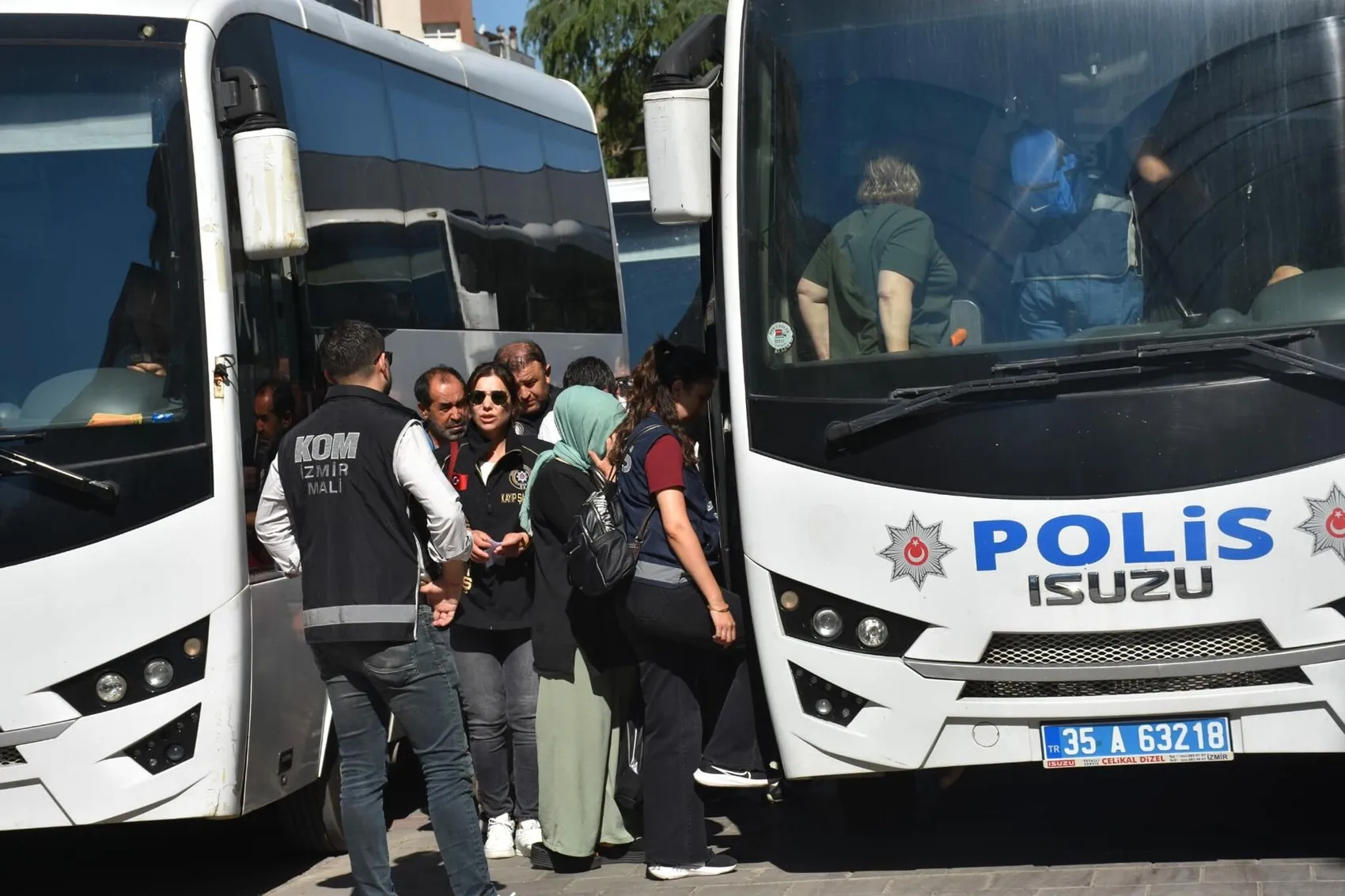 Ege Üniversitesi'ndeki büyük yolsuzluk operasyonunda 41 kişi adliyeye çıkarıldı