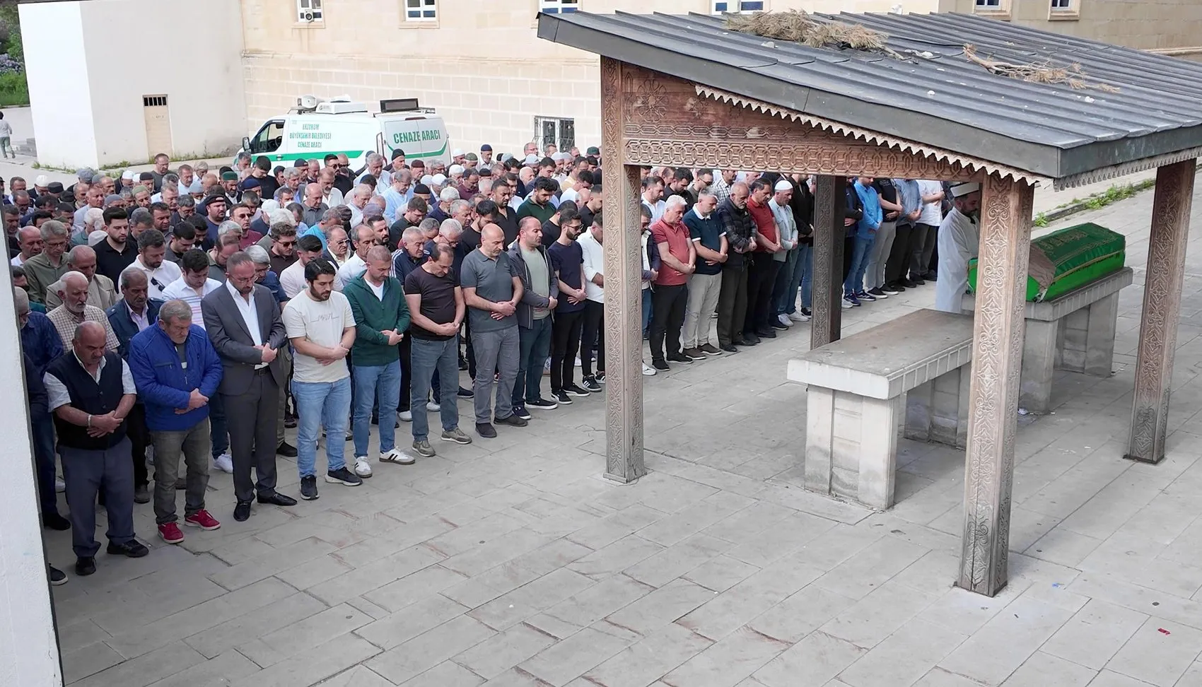 Erzurum'da yürek yakan veda 19 gün sonra ağabeyinin yanına defnedildi