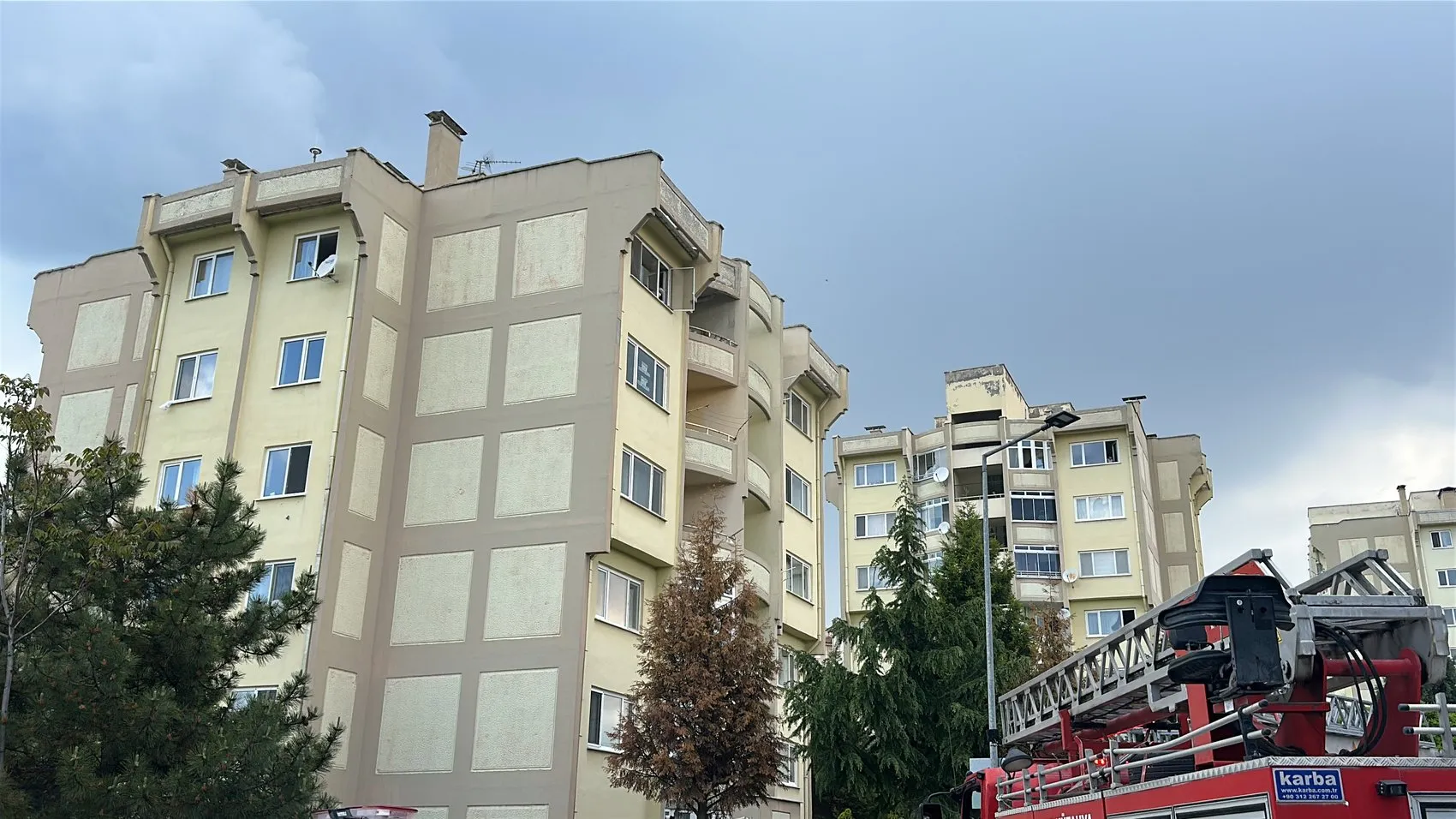 Kütahya’da bir apartmanın asansör dairesi alevlere teslim oldu