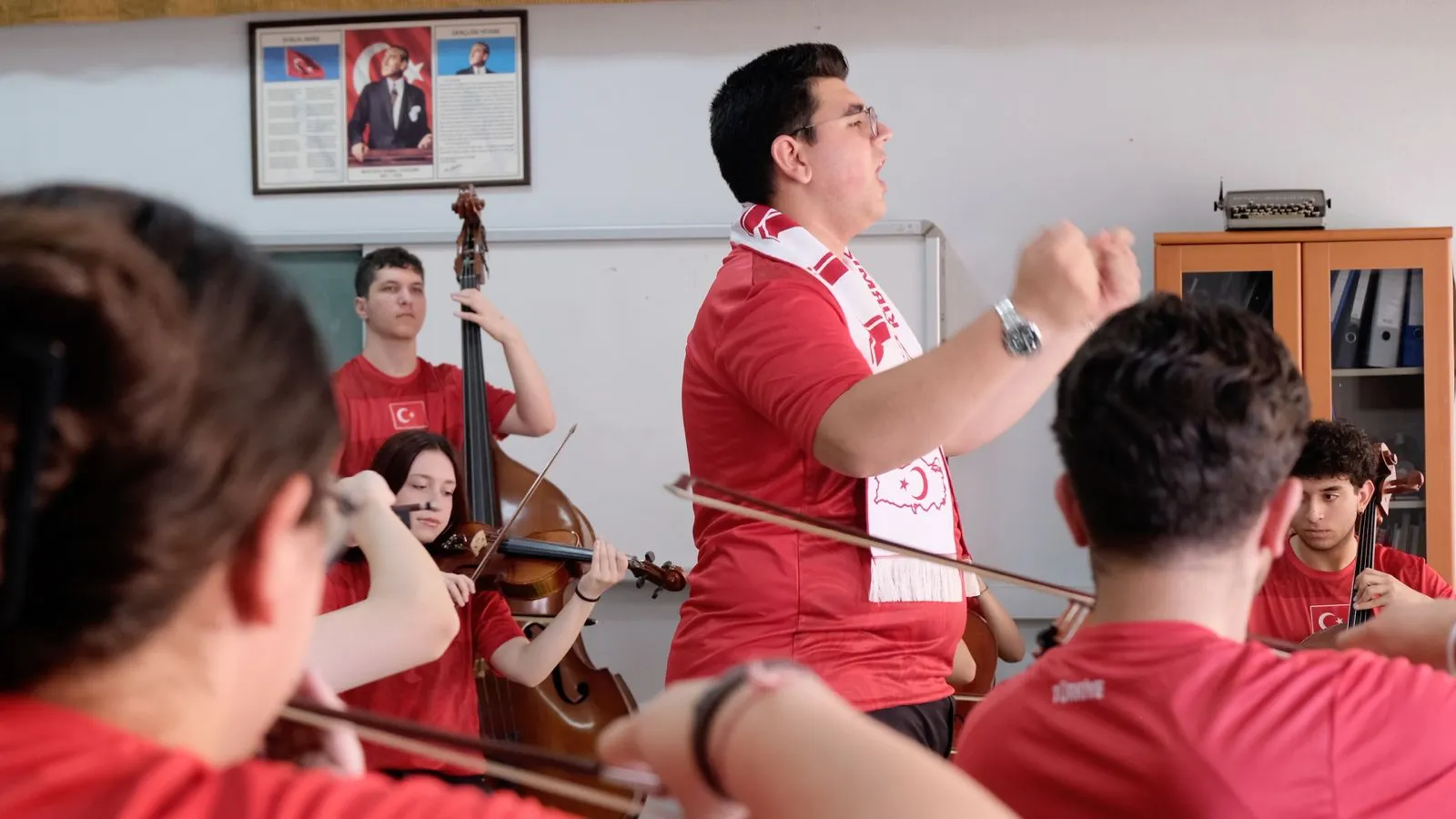 Milli takımın yeni marşı Bursalı gençlerden geldi