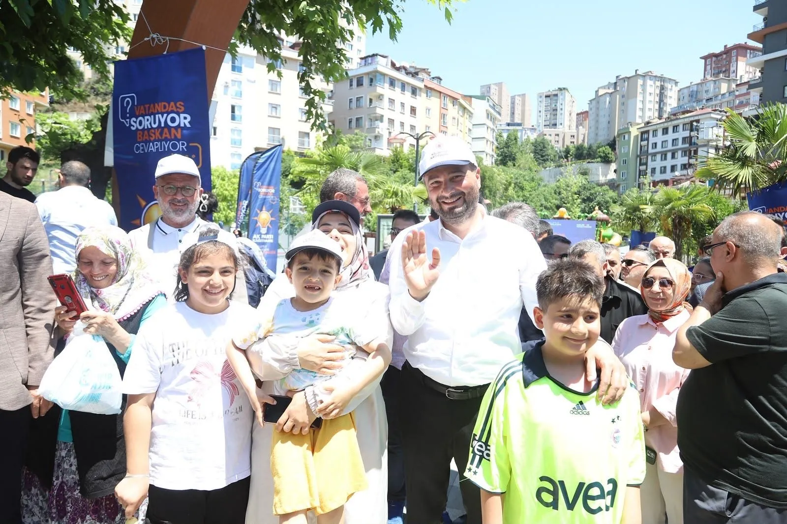 Kağıthane’de mahalleliyle yüz yüze çözüm mesaisi