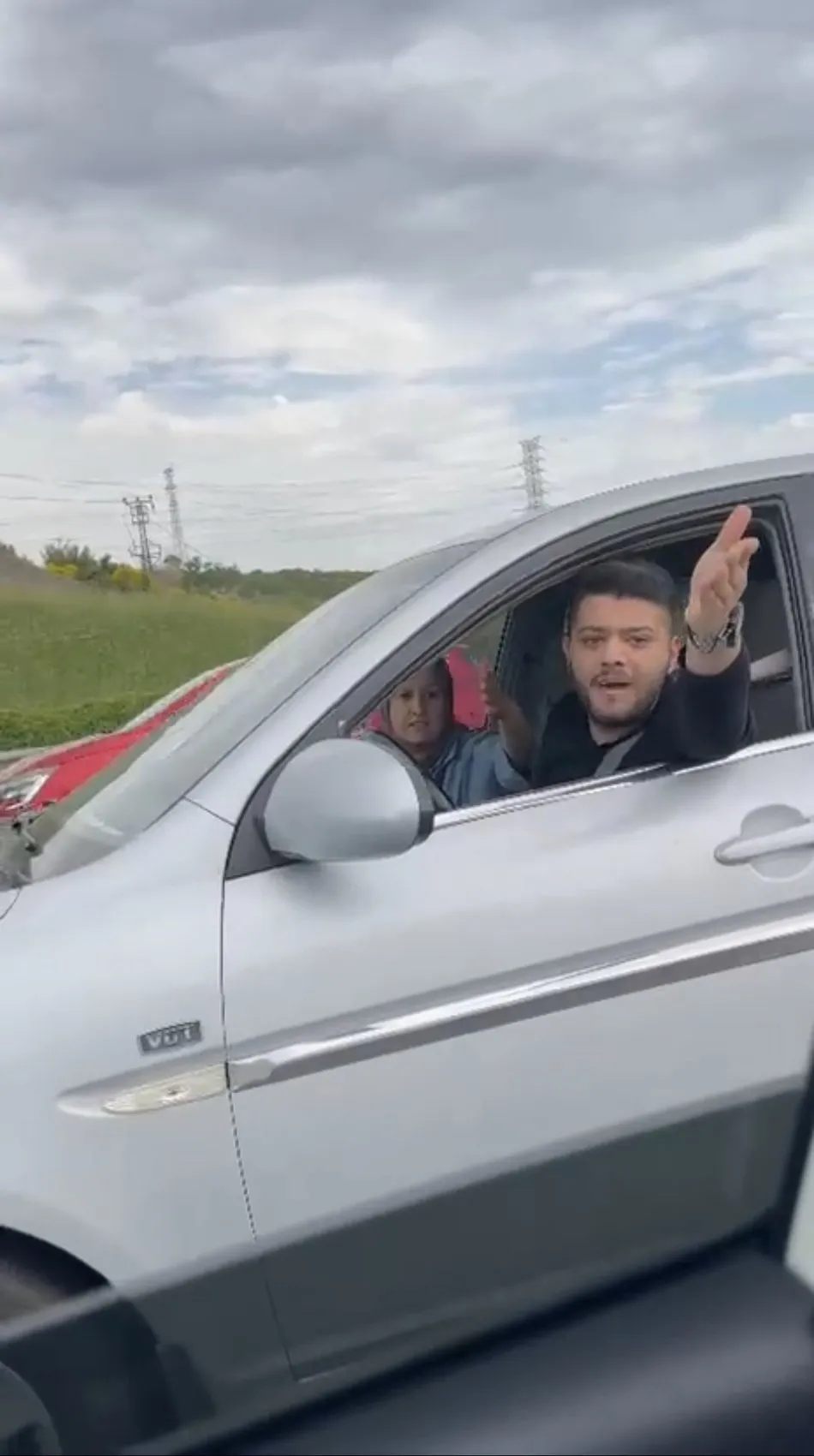 TEM Otoyolu’nda direksiyon başında terör estirdi