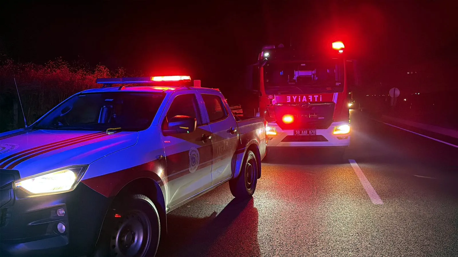 Çorlu'da takla atan otomobilden yara almadan kurtuldular