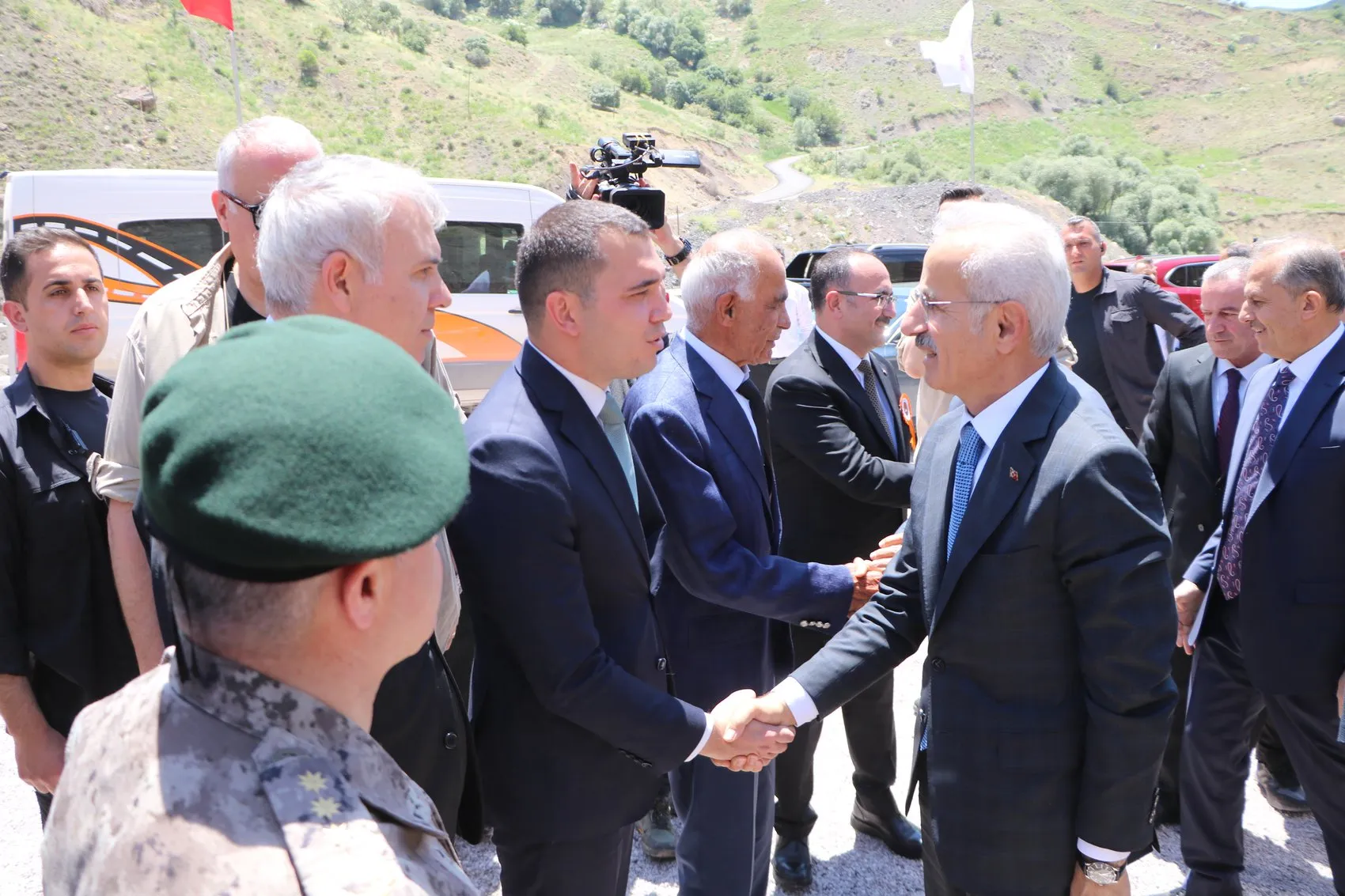 Hakkari’de ulaşım projeleri tamamlandı