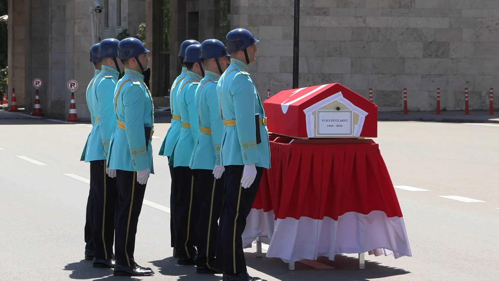 CHP’de olağanüstü kurultay için imzalar toplanmaya başladı