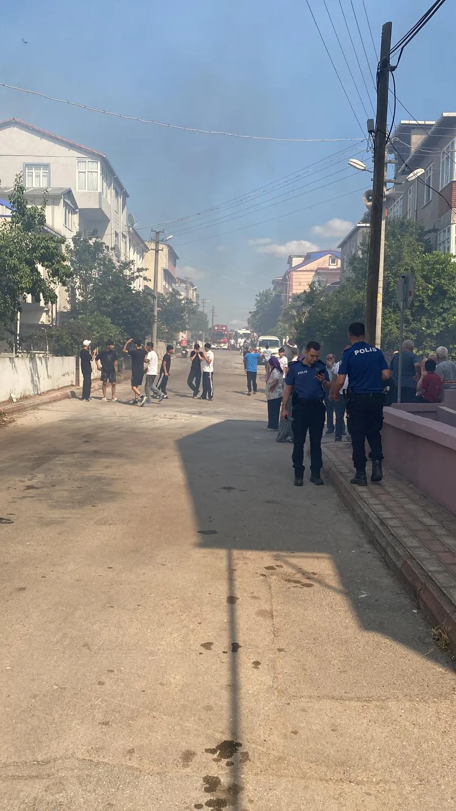 Kocaeli’de seyir halindeki TIR alev aldı ve mahalle tahliye edildi