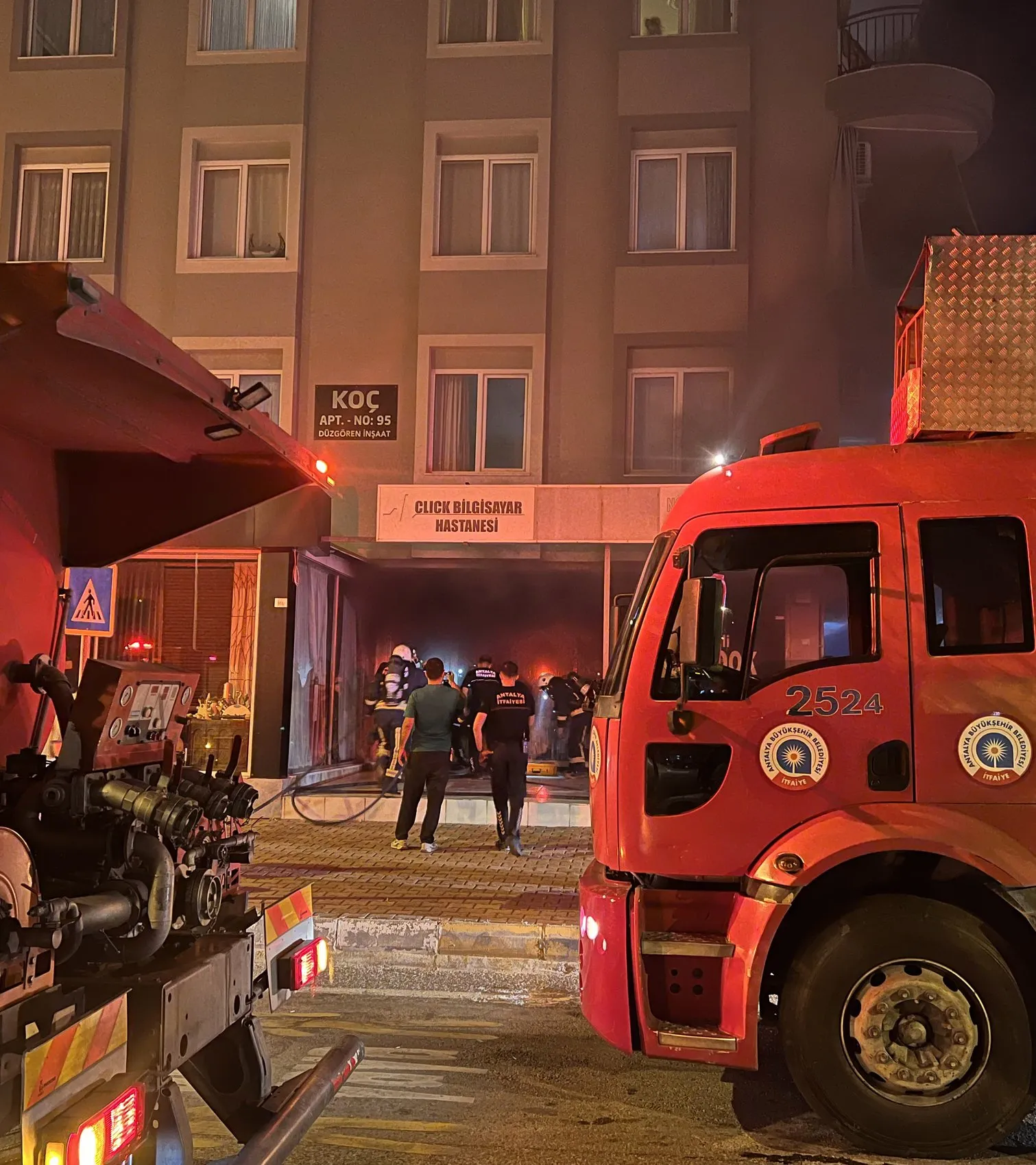 Antalya’da bilgisayar tamir dükkanı küle döndü
