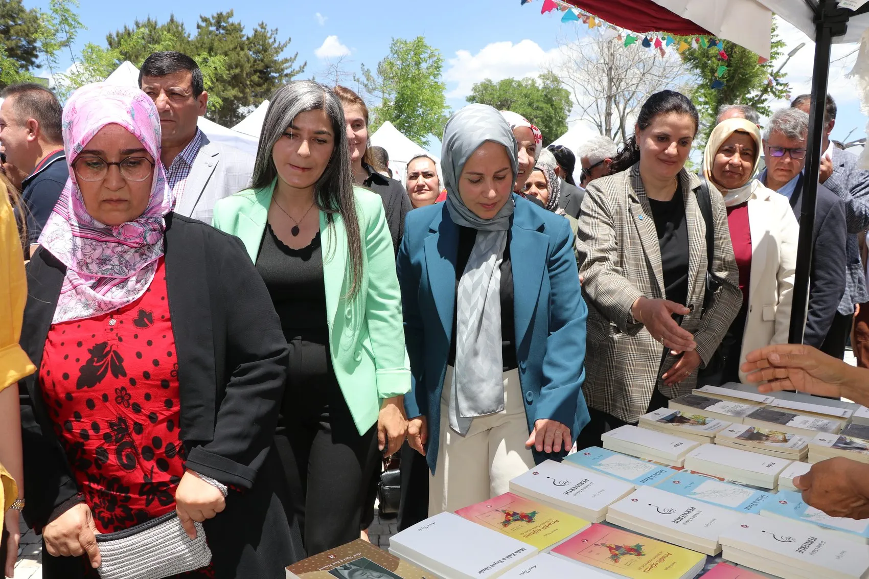 Van'da kitap tutkunları Tuşba'da buluşuyor