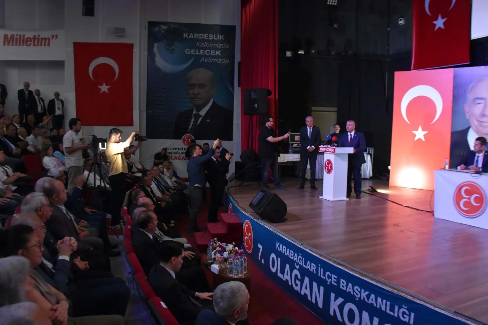 Celal Adan İzmir siyasetindeki istifa krizini değerlendirdi