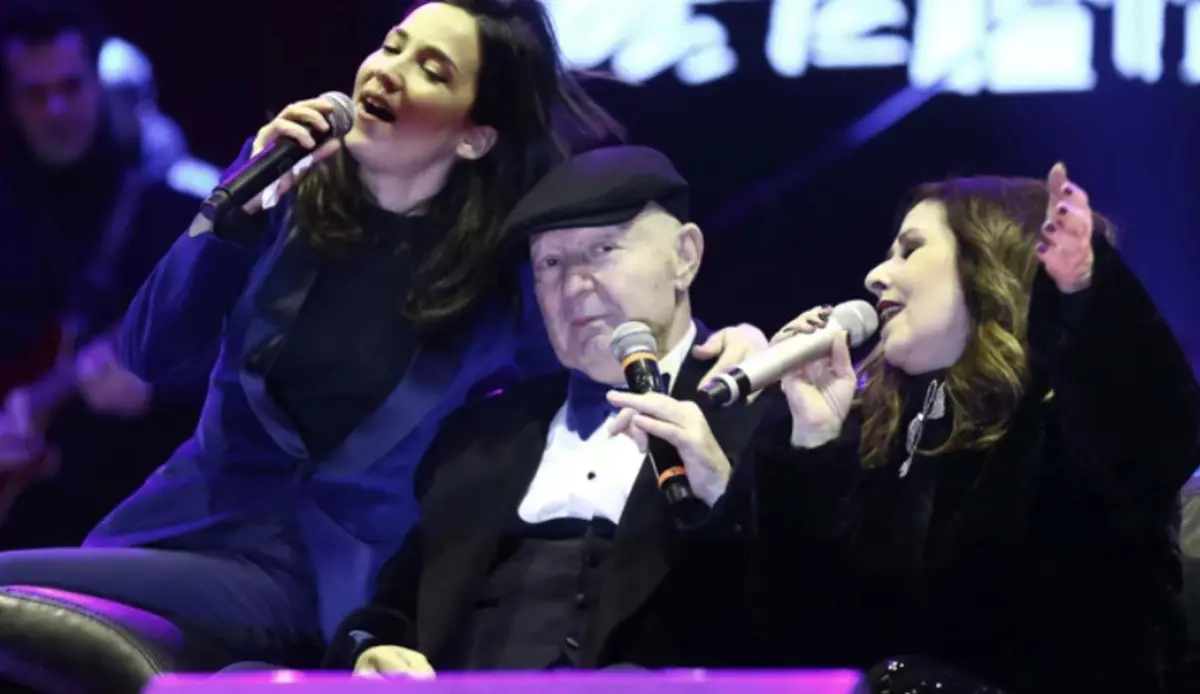 Kayahan ın kızı Beste Açar dan Nilüfer e sert sözler: Babamla ilişkinizi öğrendiğimde... 1