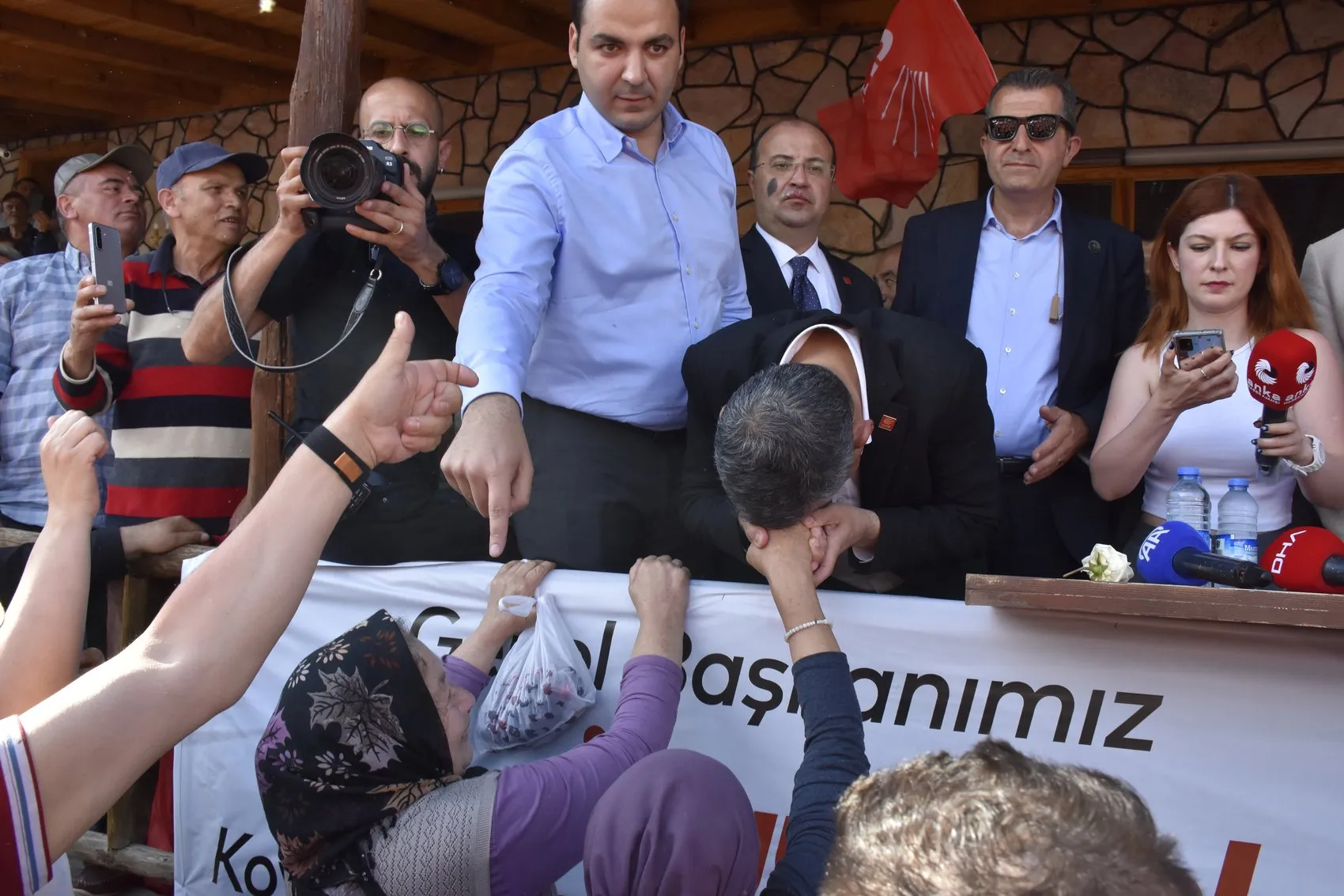 Özgür Özel rotayı iktidara çevirdi