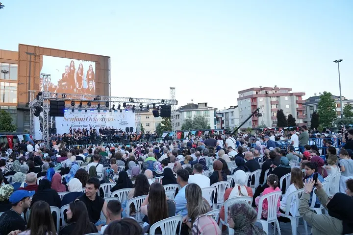 Ümraniye meydanında 75 gençten senfonik şölen