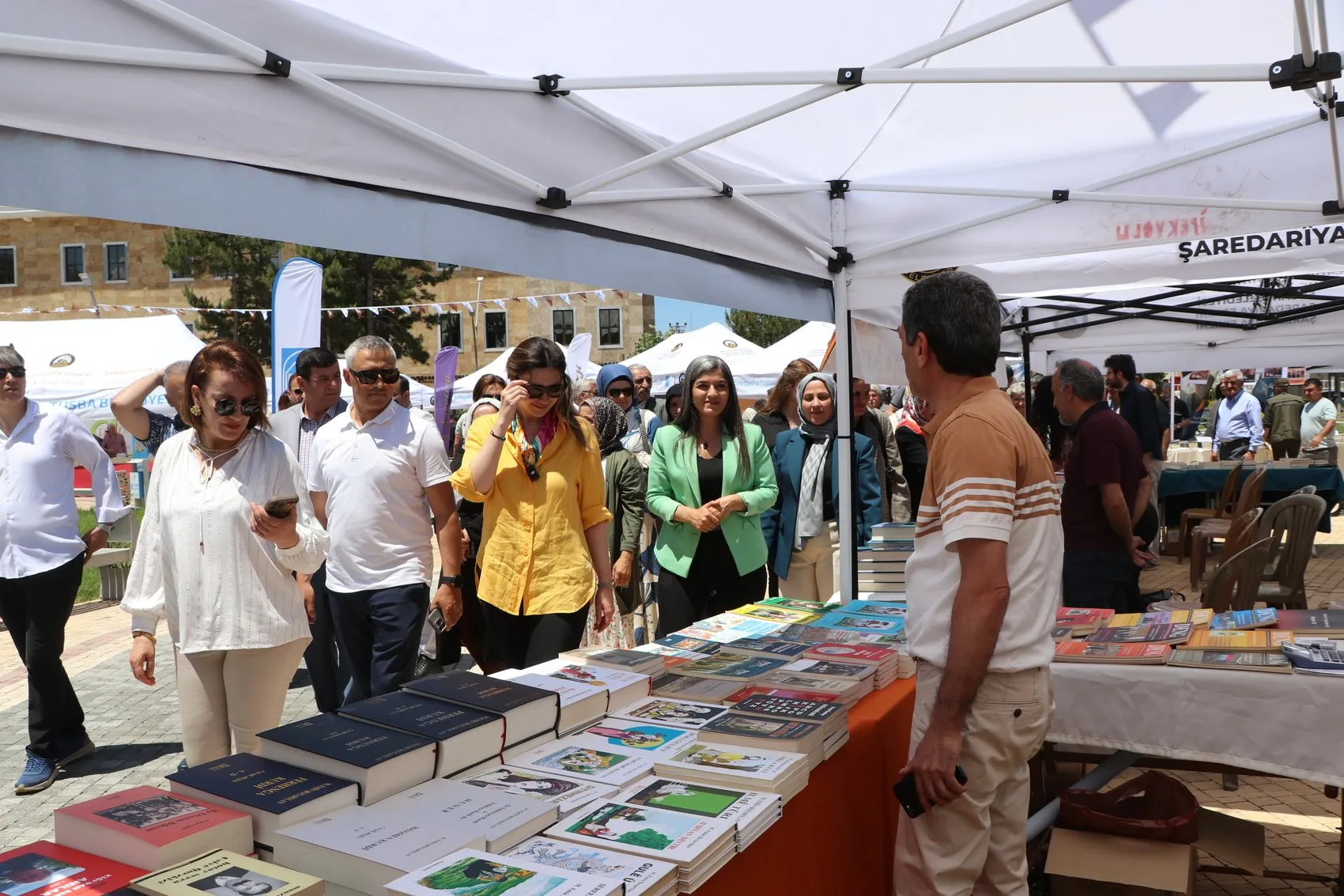 Van'da kitap tutkunları Tuşba'da buluşuyor