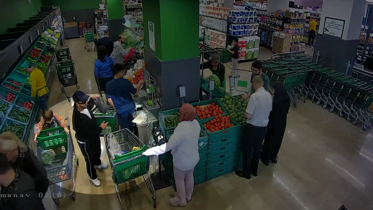 Başakşehir’deki market hırsızları kameraya yakalandı