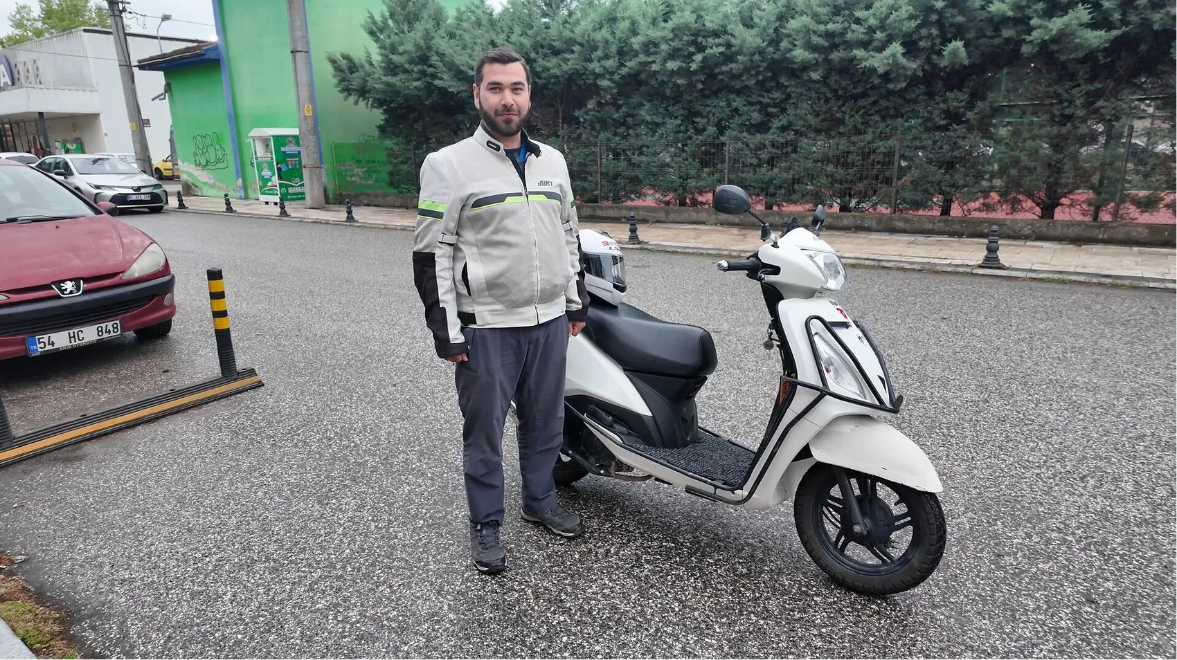 Küçük motoruyla 81 ili karış karış geziyor