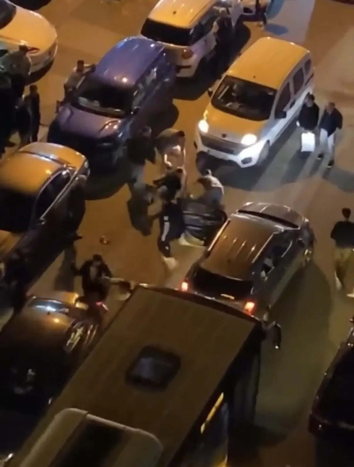 Maltepe’de yol kesip sürücüyü darbedenlere ağır fatura
