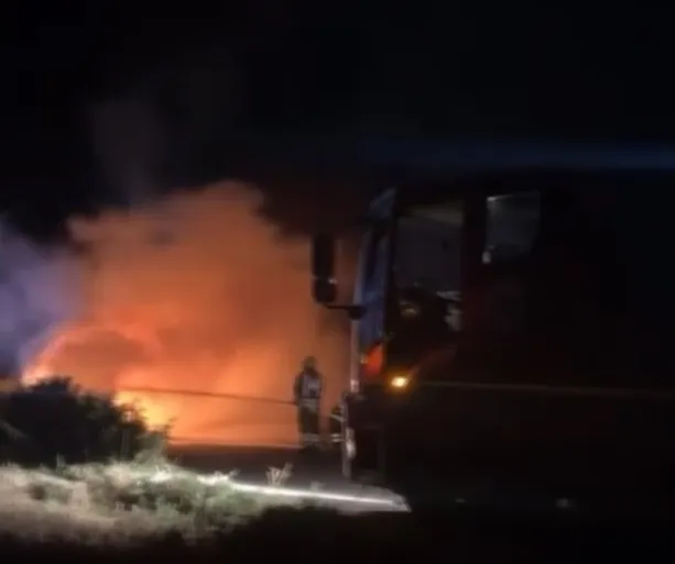 Reyhanlı yolunda seyir halindeki otomobil alevlere teslim oldu