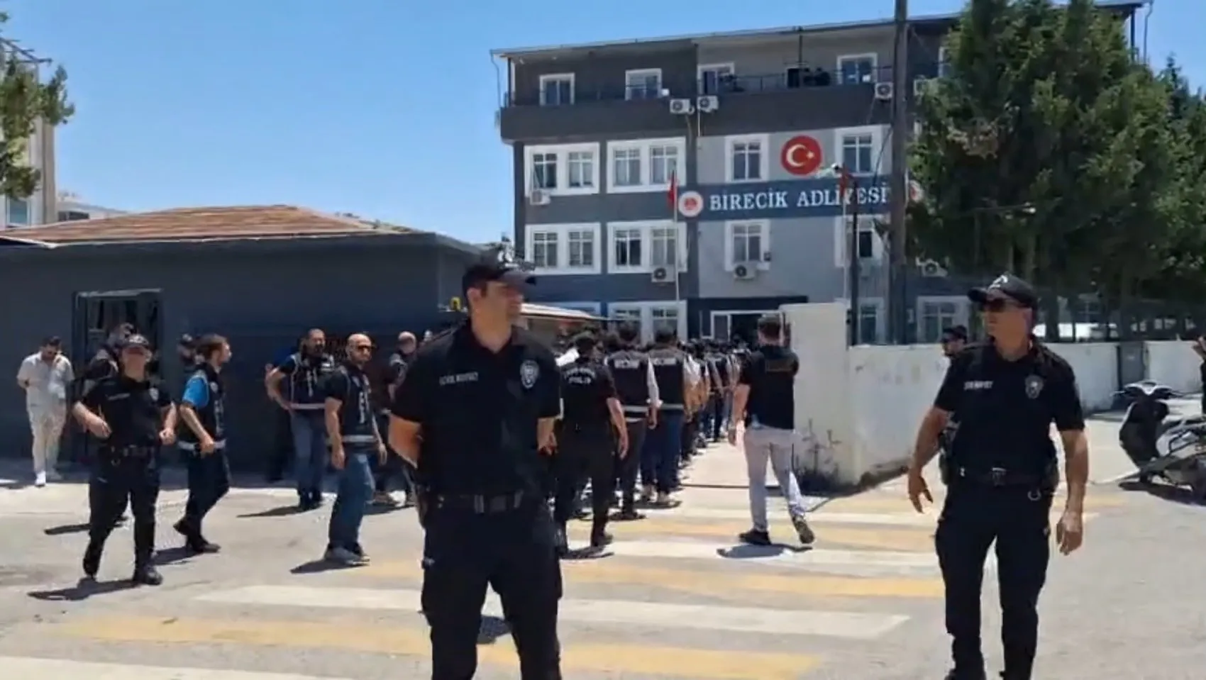 Şanlıurfa merkezli dört ilde silahlı çete operasyonu