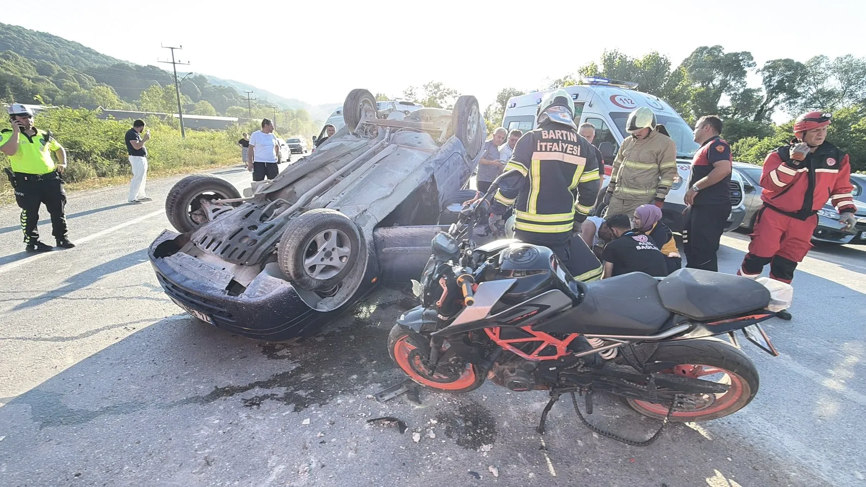 Bartın İnkumu yolunda trafik kazası 4 yaralı