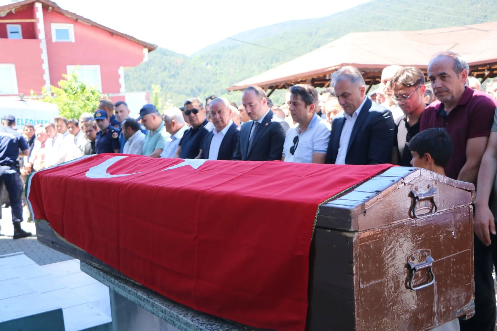 Mengen'deki maden göçüğünde hayatını kaybeden işçi defnedildi