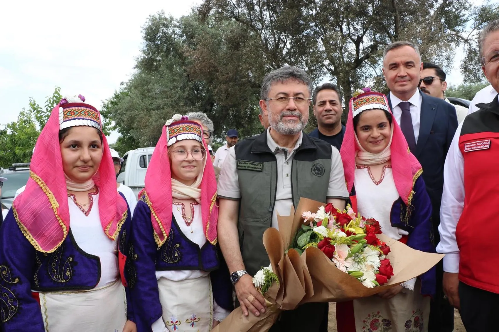 İzmir kirazında sezon açıldı üreticiye destek sözü geldi