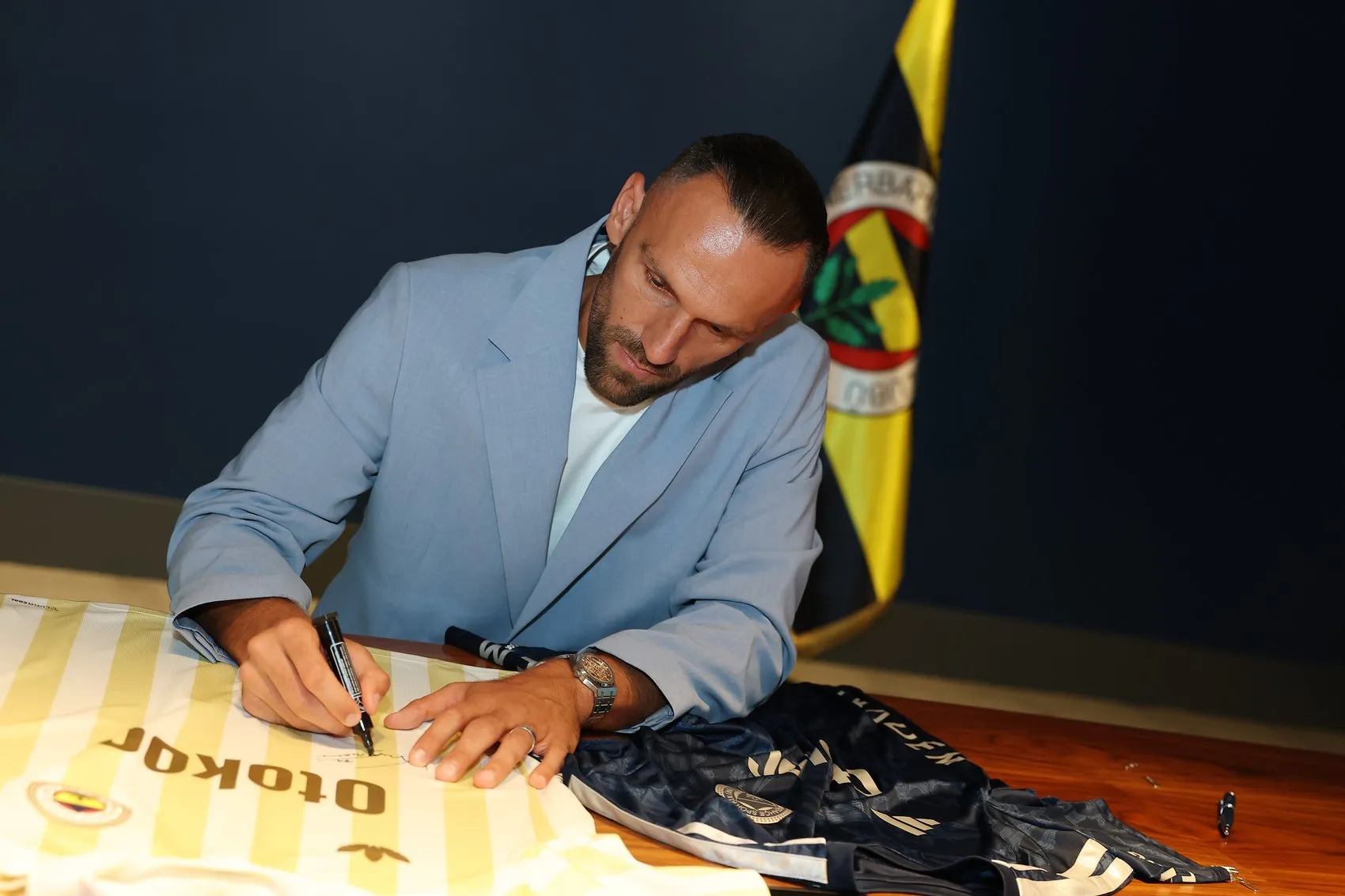 Vedat Muriqi yuvaya döndü Fenerbahçe ile üç yıllık imza attı
