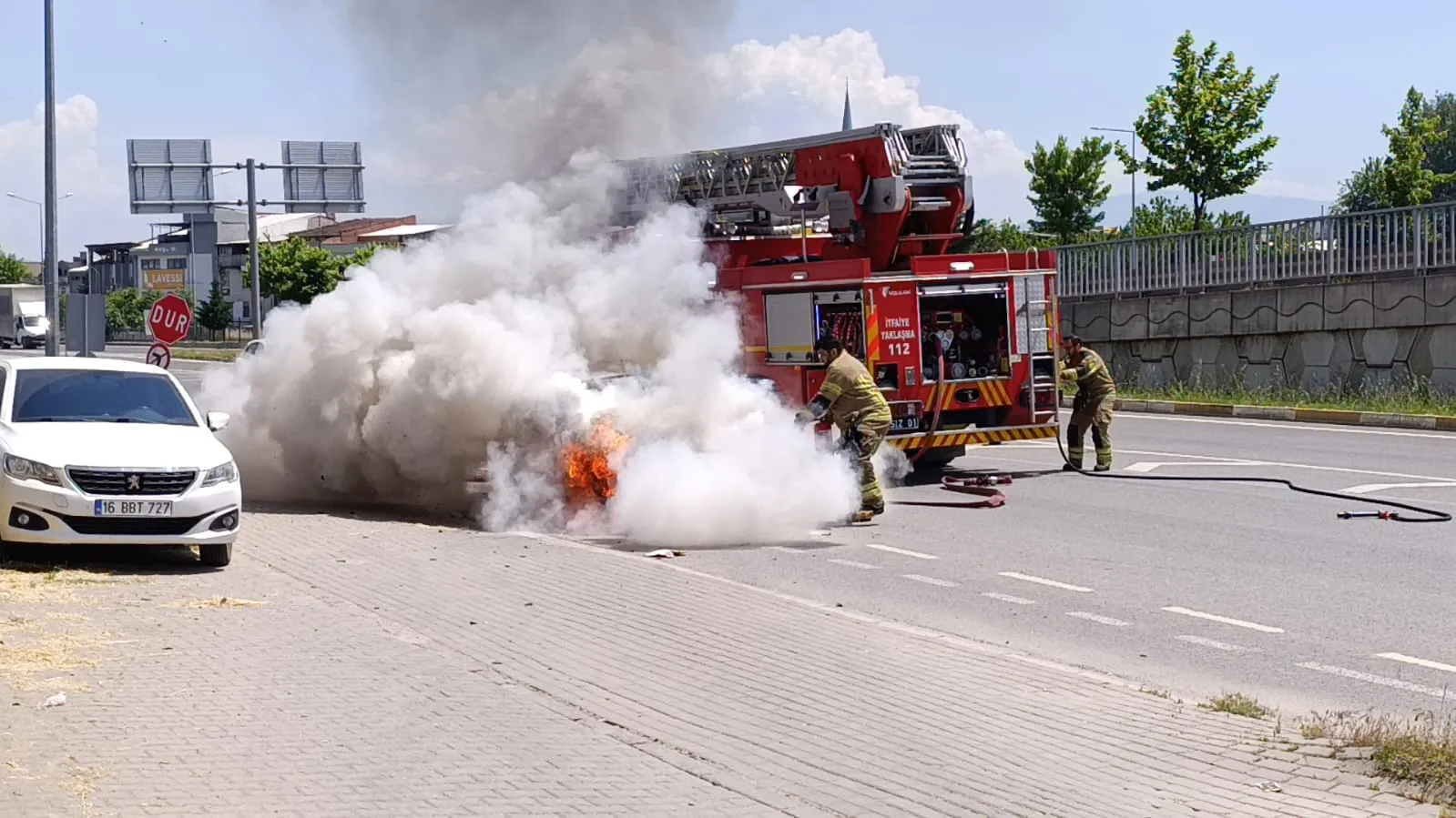 İnegöl trafiğinde korkutan araç yangını