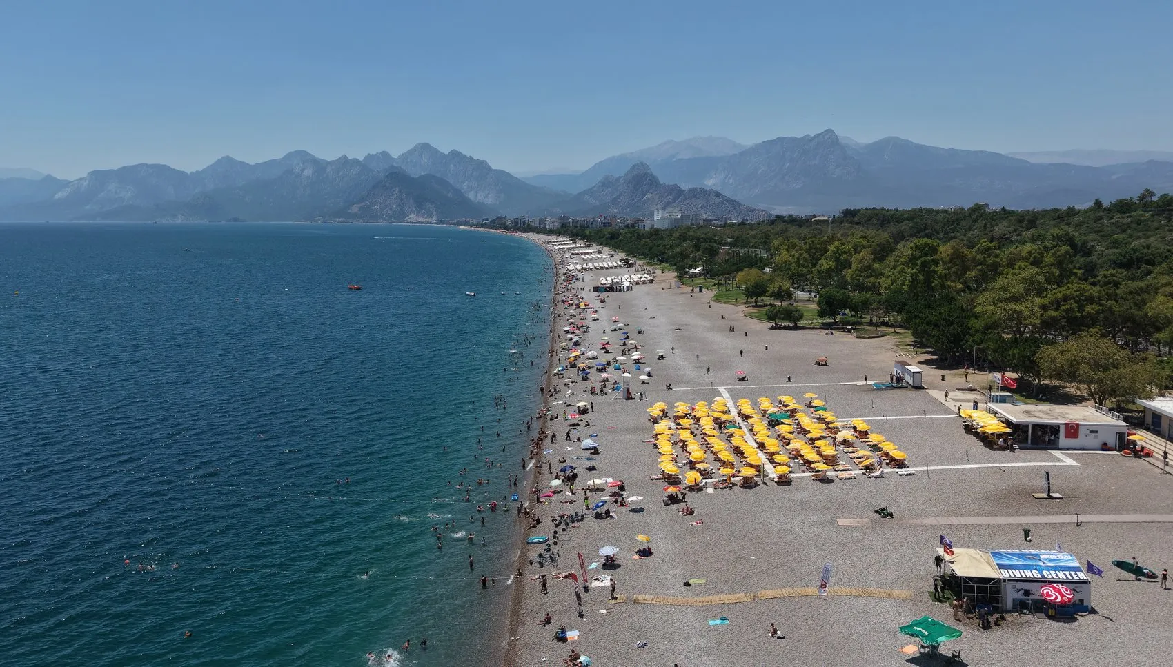 Antalya kavurucu sıcakla tanıştı sahil doldu taştı