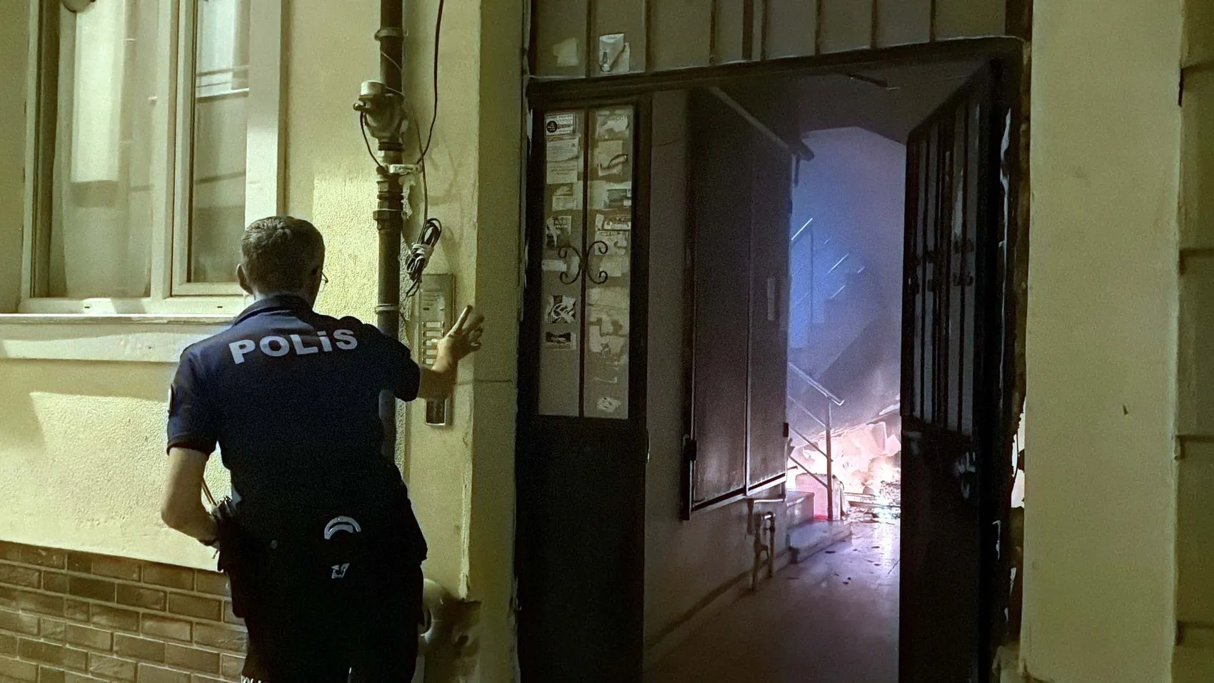 Kütahya’da gece devriyesindeki polis apartman faciasını önledi