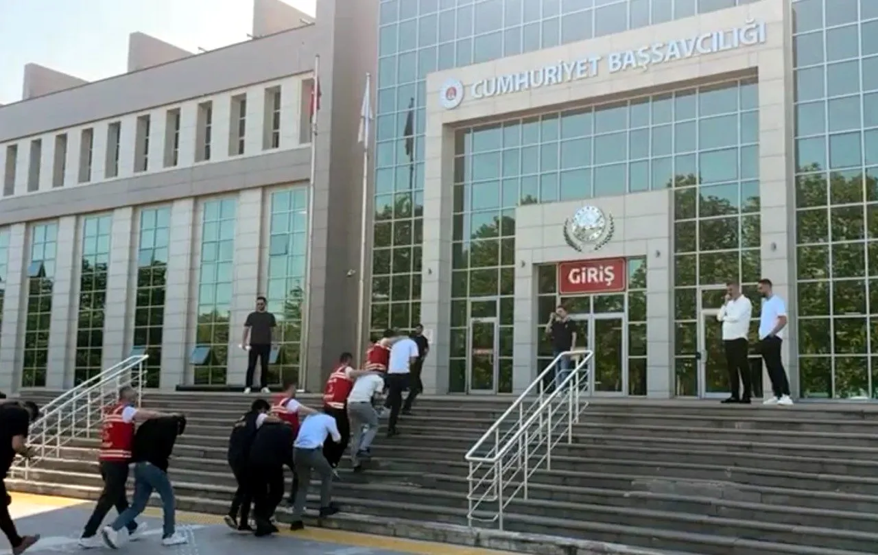 Kendini savcı diye tanıtan şebekeye büyük operasyon