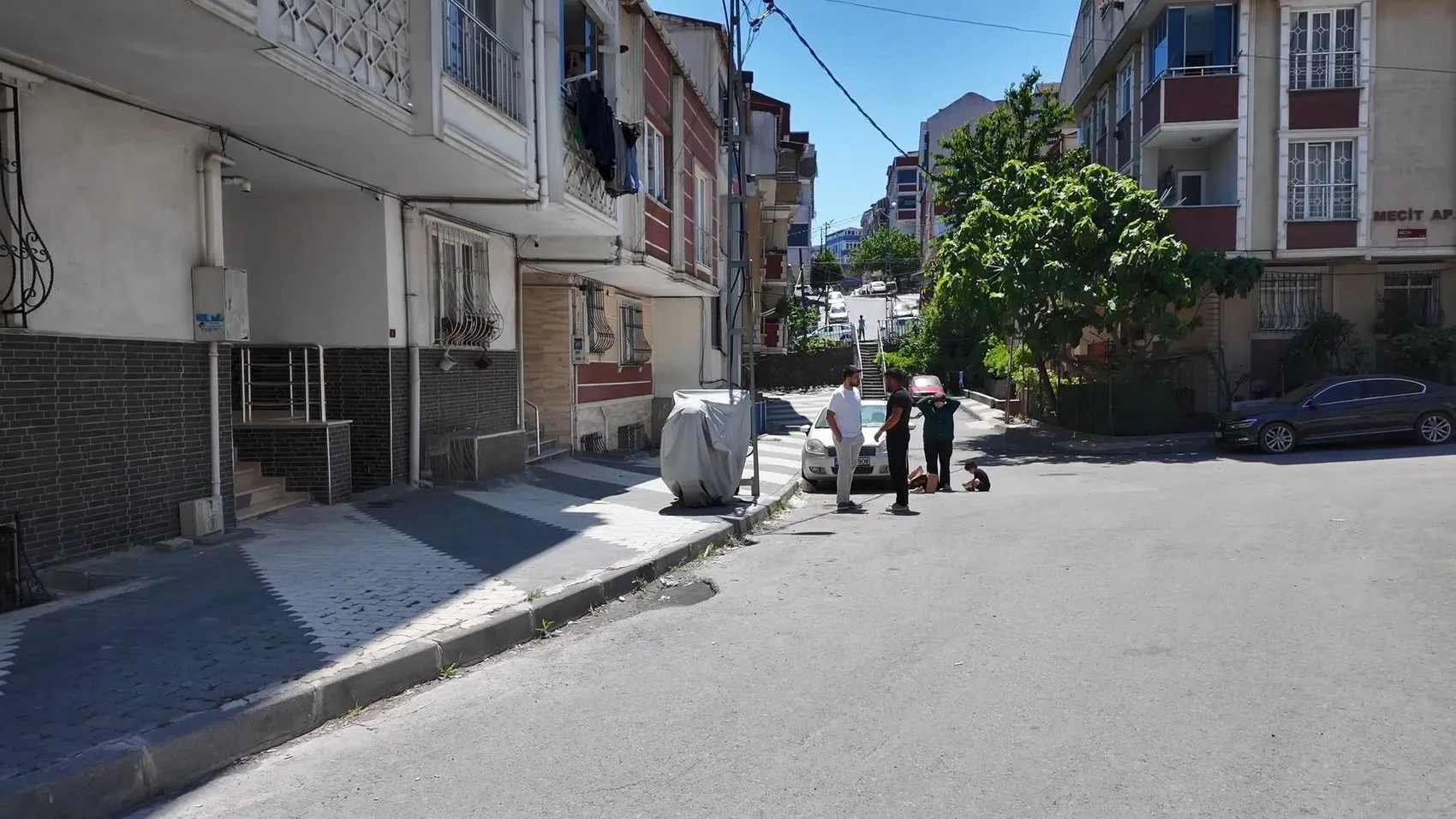 Arnavutköy’de park halindeki minibüs 90 saniyede çalındı