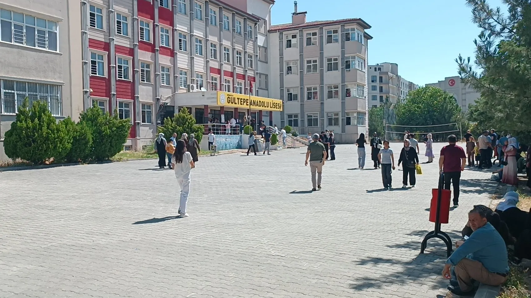 Batman üniversite hayali için sınav merkezlerine akın etti