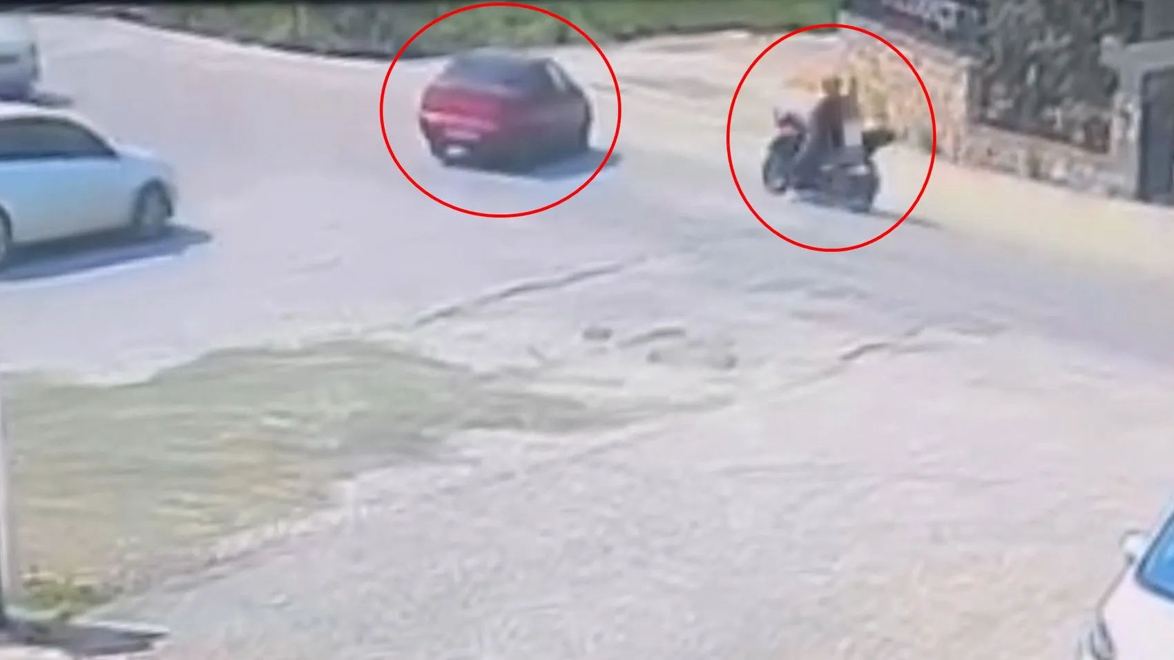 İnegöl'de kavşak kazası motosiklet sürücüsünü hastanelik etti