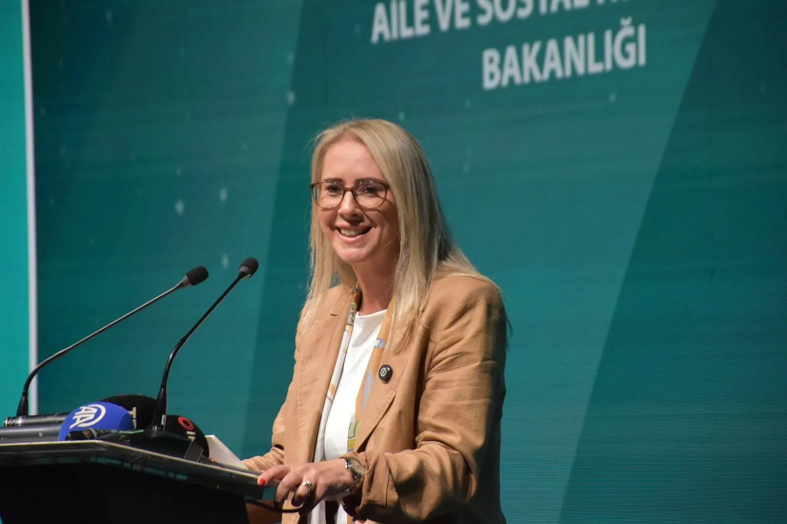 Bakan Göktaş İzmir’de kadın girişimcilerle buluştu