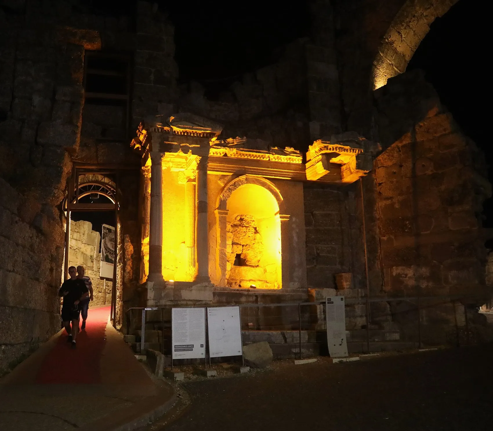 Side Antik Kenti artık gece gezginlerini ağırlıyor