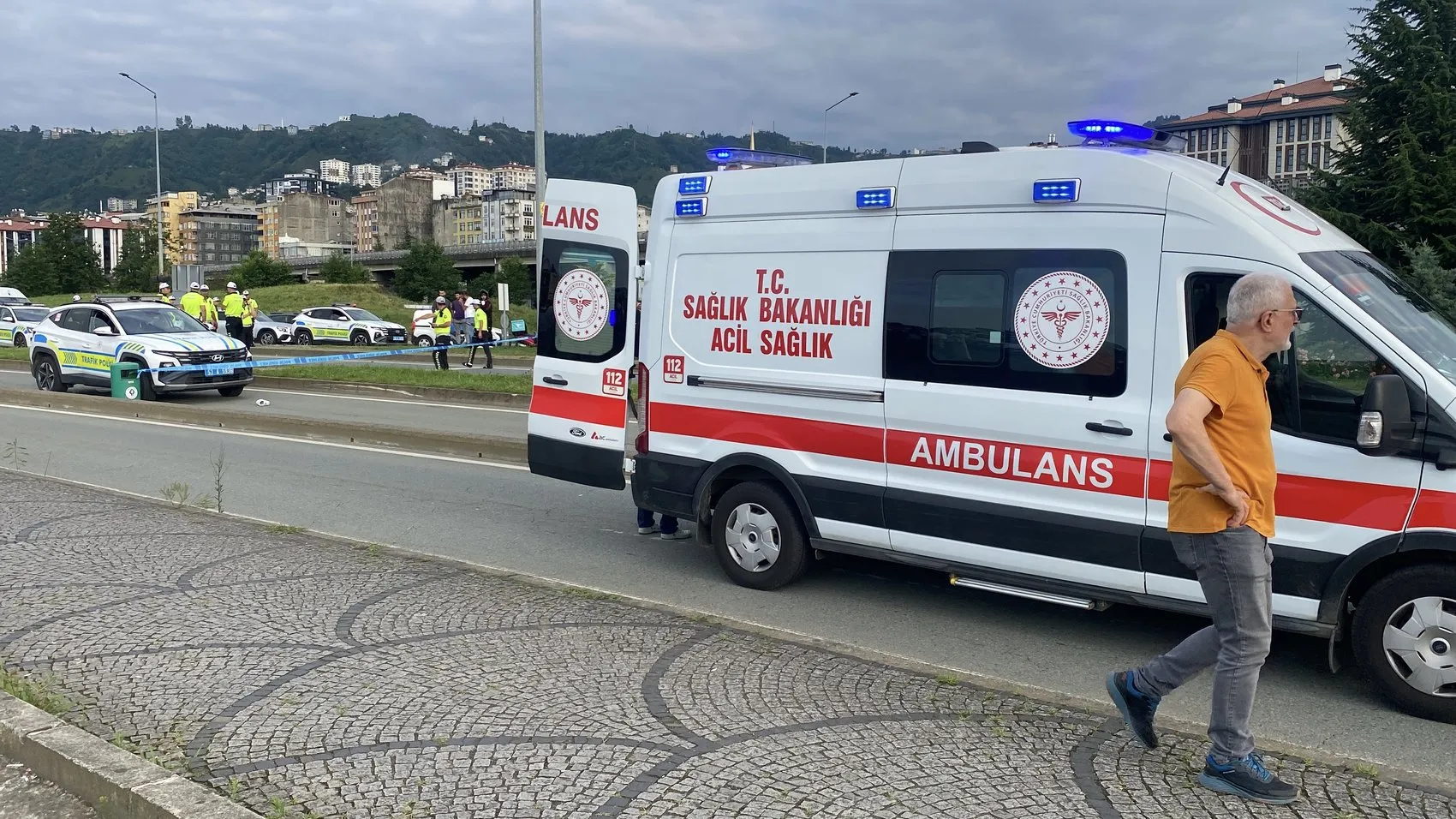 Rize’de yaya geçidinde ölümlü kazaya yol açan sürücü kayıplara karıştı