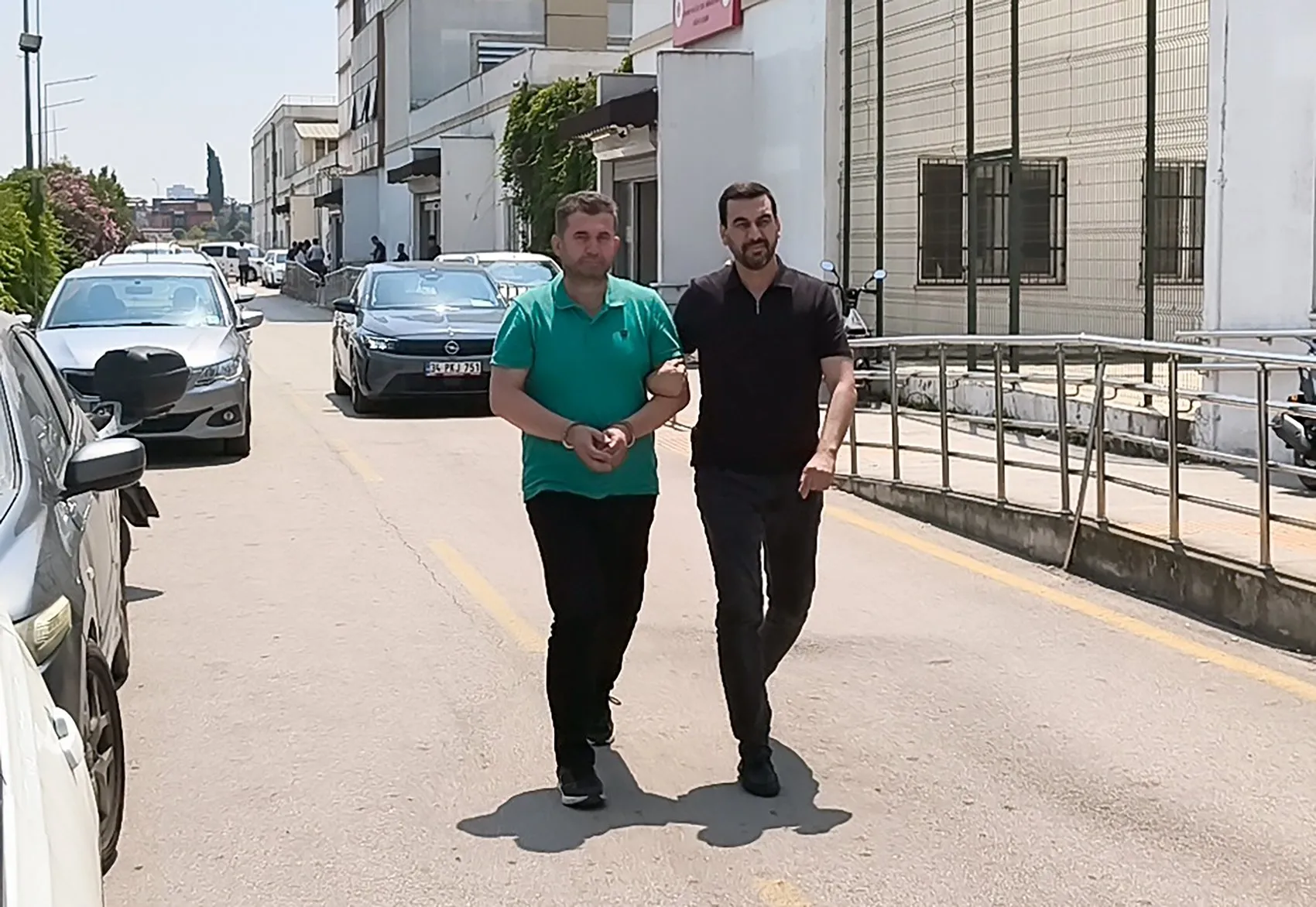 Adana'da uyuşturucu kavgası Emekli polis oğlunu vurdu