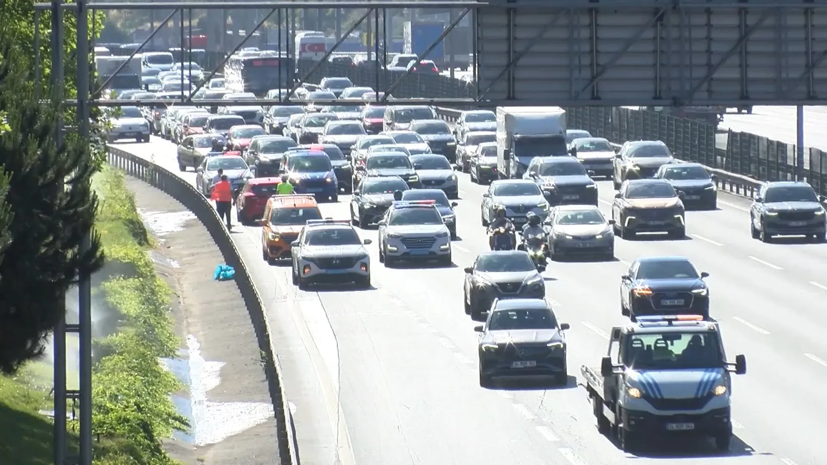 FSM köprü çıkışında zincirleme kaza trafiği felç etti