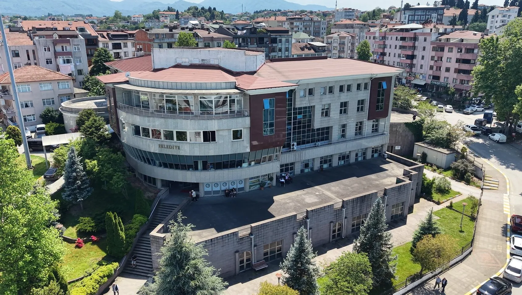 Akçakoca belediye meclisinde seçim kavgası