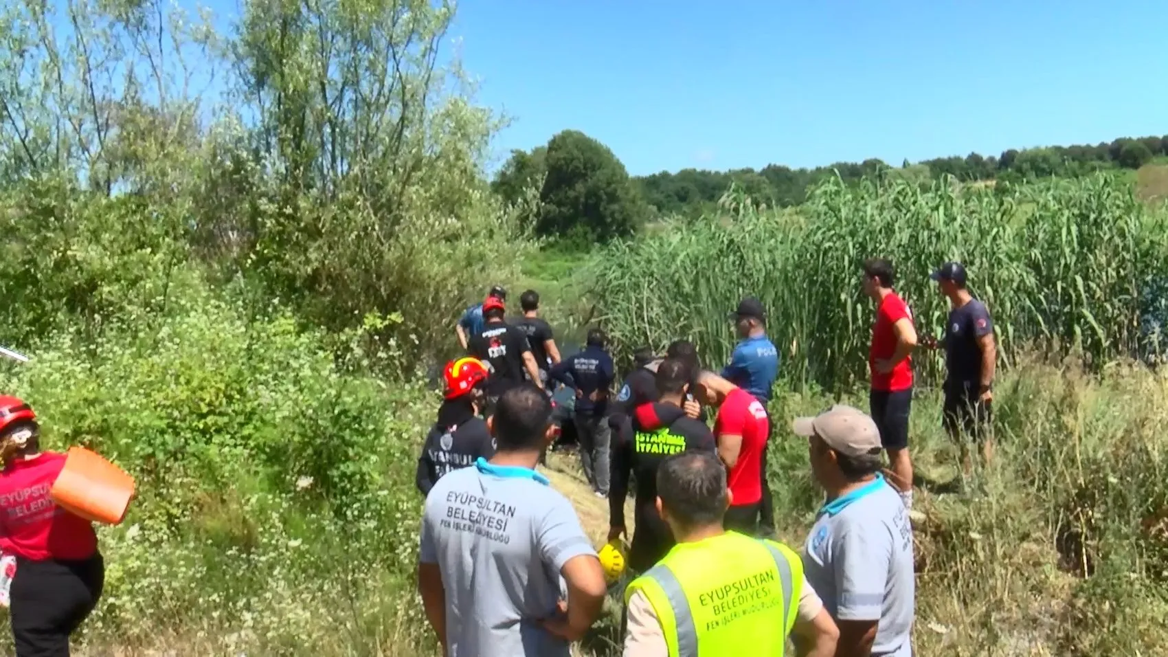 Göktürk'te gizemli kaza Otomobil gölete uçtu sürücü kayıplara karıştı