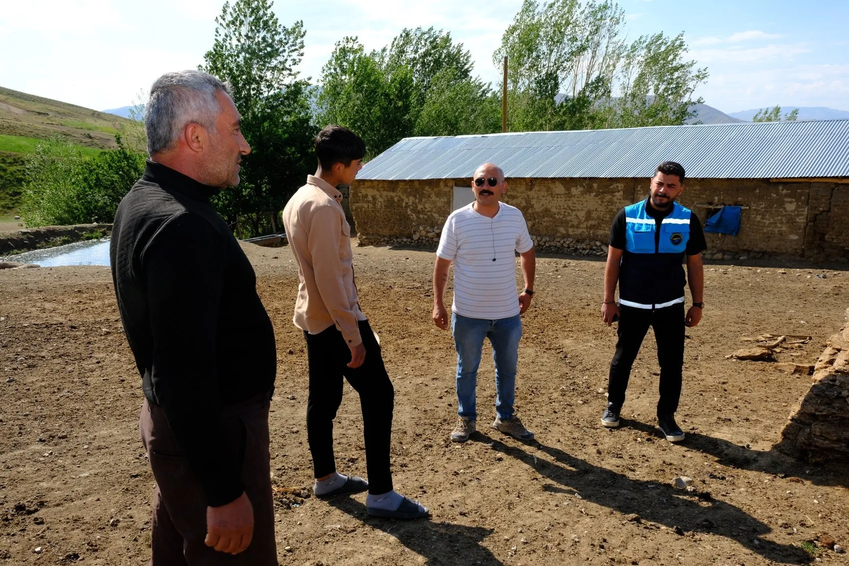 Van'da bir mahalle kuduz riski nedeniyle karantinaya alındı